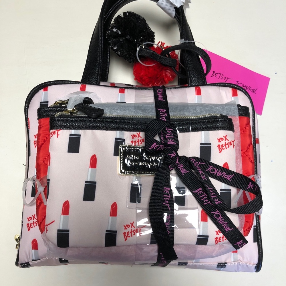 💄Final 💄 NWT Betsey Johnson 3 pc cosmetic case
